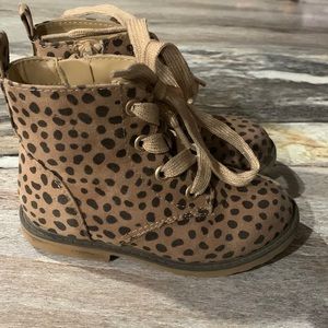 Size 9 girls Cat and Jack Toddler boots